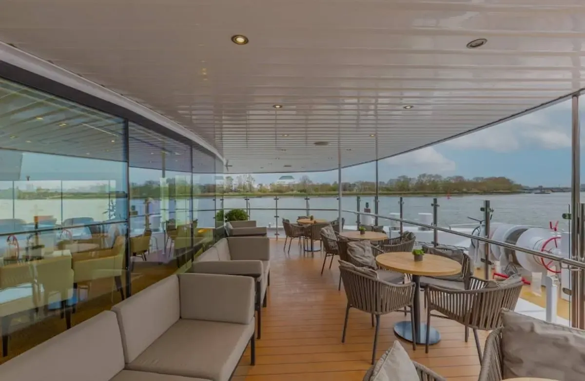 Avalon_Waterways_outside_lounge_7287b333c9.webp
