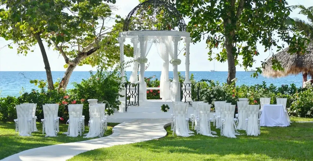 Beacher_Resorts_wedding_gazebo_d8efd4c0cb.webp