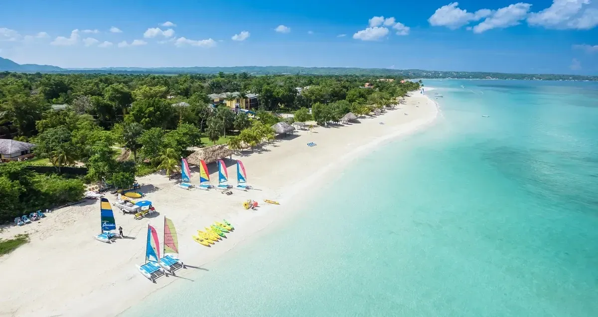 Beaches_Resorts_Negril_beach_422628c5ee.webp