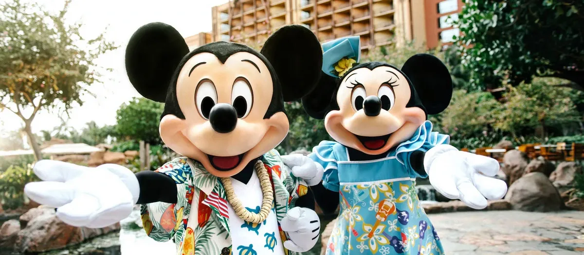 Disney_Aulani_Beach_Resort_Mickey_Minnie_banner_e24f449cfe.webp