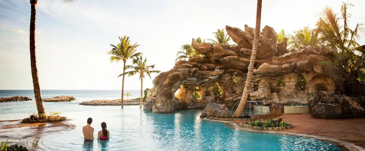 Disney_Aulani_beach_resort_infinity_pool_8e53daa241-5.webp