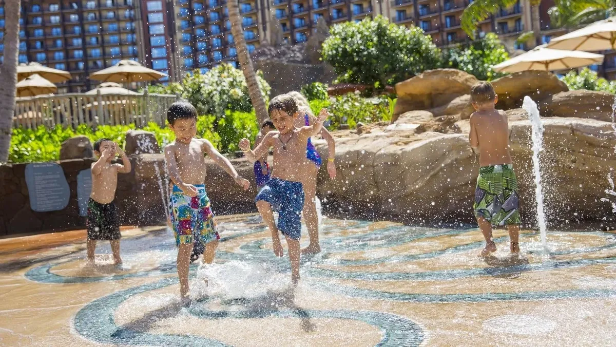 Disney_Aulani_beach_resort_pool_3_0f25720791-2.webp