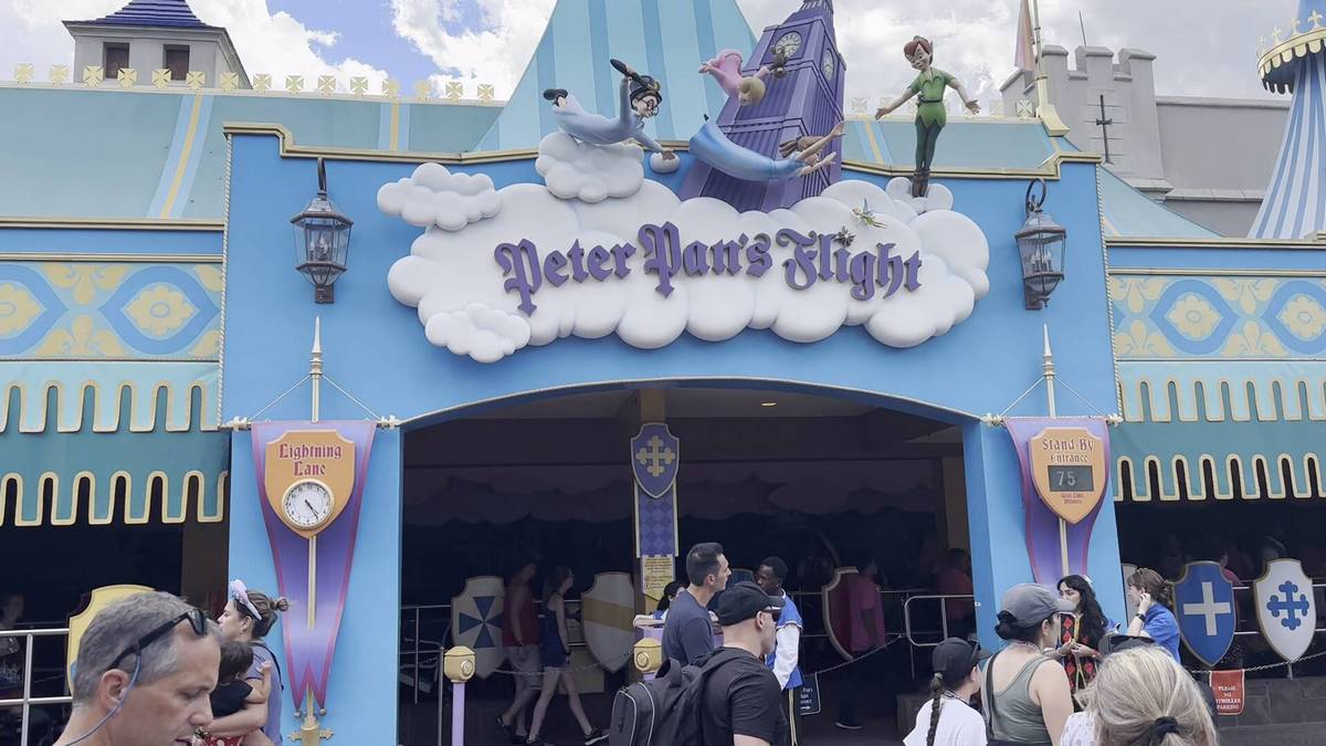 Disney_magic_kingdom_peter_pan_flight_entrance_e63d51bf74.jpg