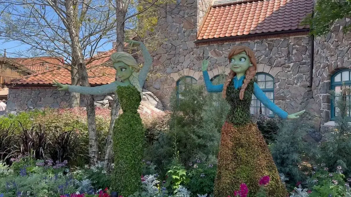 Epcot_Flower_Garden_Festival_Elsa_Anna_3ba4e24e33.webp