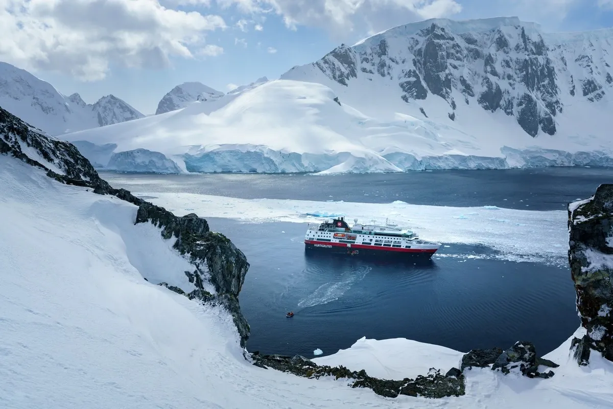 HX_Hurtigruten_Expeditions_Antarctica_c8ffa48973.webp