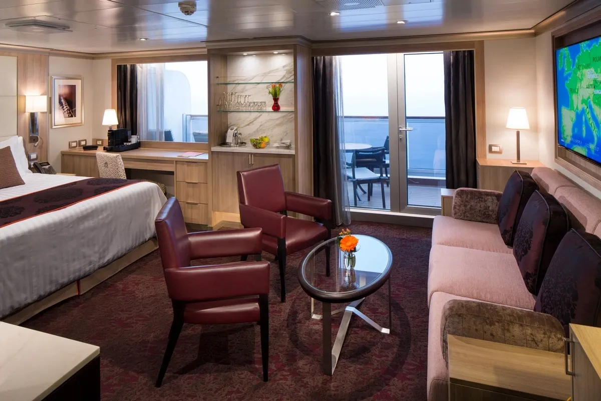 Holland_America_Neptune_Suite_fc38b9590a.webp