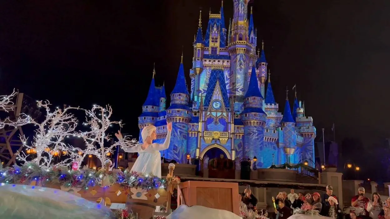 Magic_Kingdom_Mickeys_Very_Merry_Christmas_parade_elsa_f2af76054f.webp