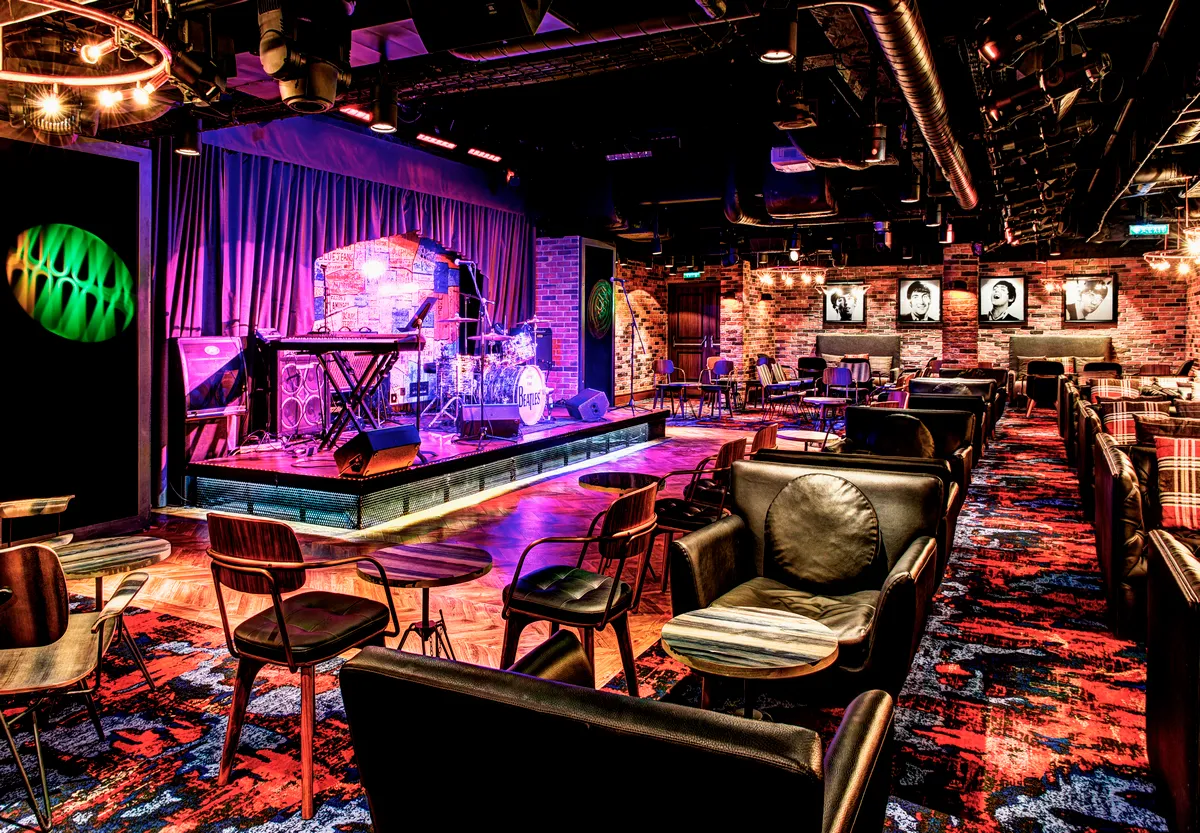 Norwegian_Cruise_Line_Cavern_Club_stage_09ae9bbce3-1.webp