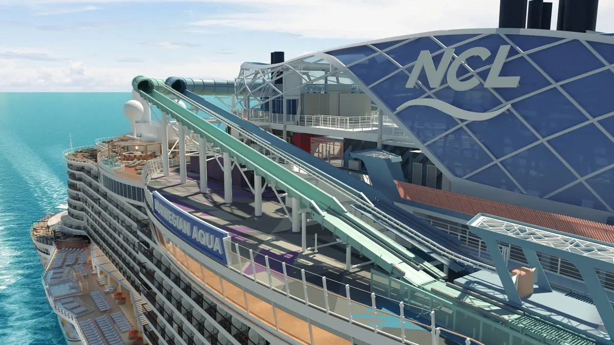 Norwegian_Cruise_Line_Deck_waterslide_e283dd166a.webp