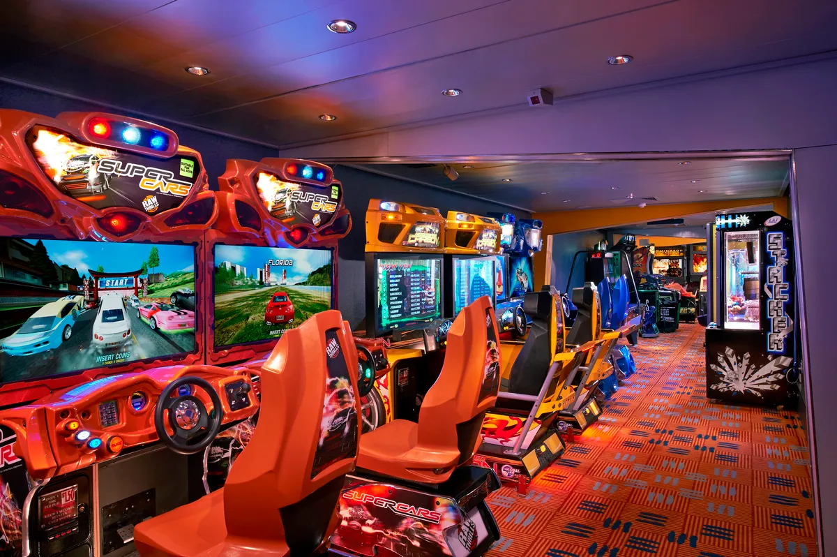 Norwegian_Cruise_Line_arcade_c5ce9b66f9.webp