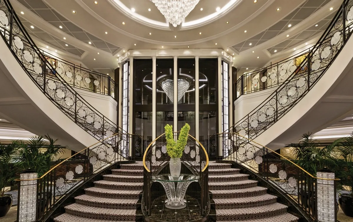 Oceania_Cruises_Grand_Staircase_0201a31407.webp