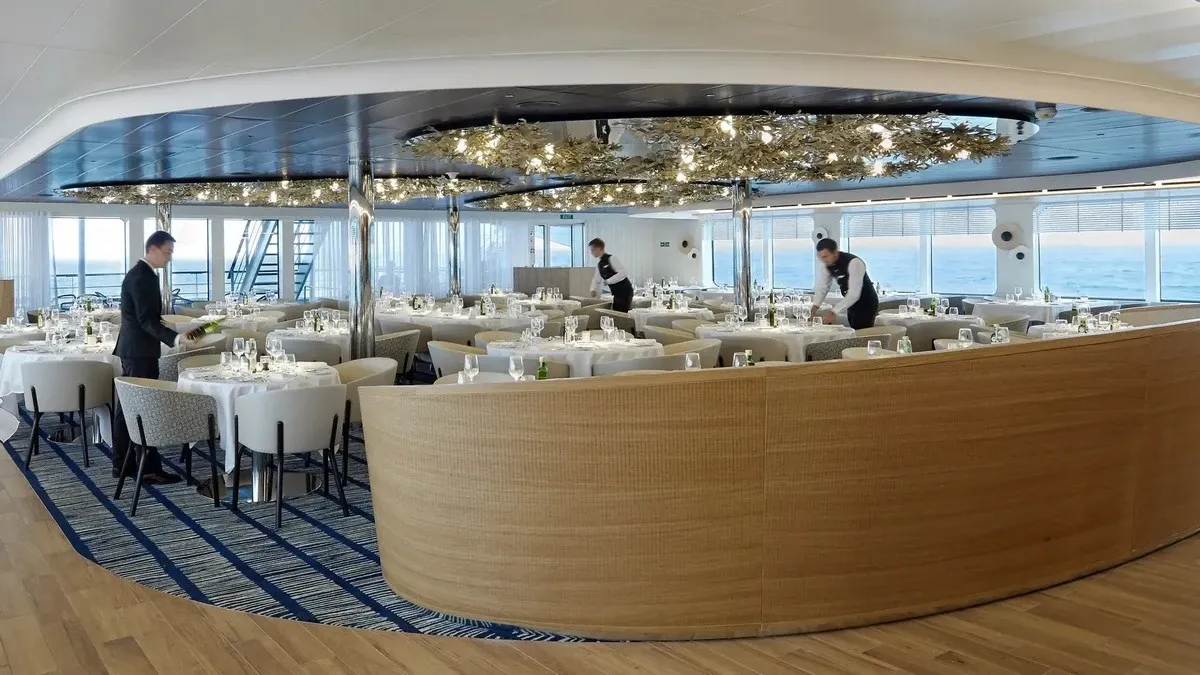 Ponant_Cruises_Restaurant_2_23ad580775.webp