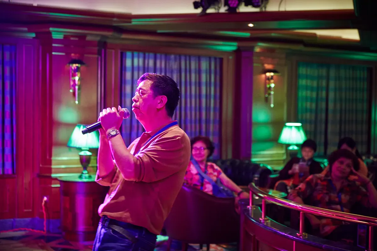 Princess_Cruises_karaoke_night_bcb2cbc81e.webp