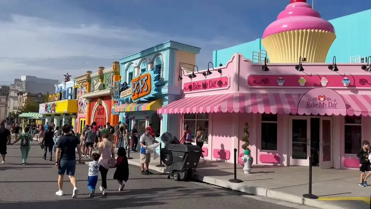 Universal_Studios_Orlando_streets_2_31c6d12922.webp
