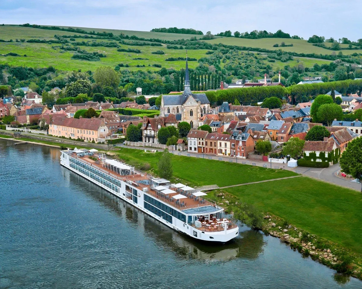 Viking_Cruise_Line_Seine_River_256dcf50e0-1.webp