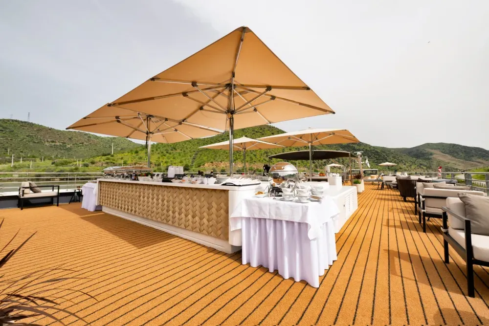 large_Avalon_Waterways_Sky_Grill_b83bc321d9.webp