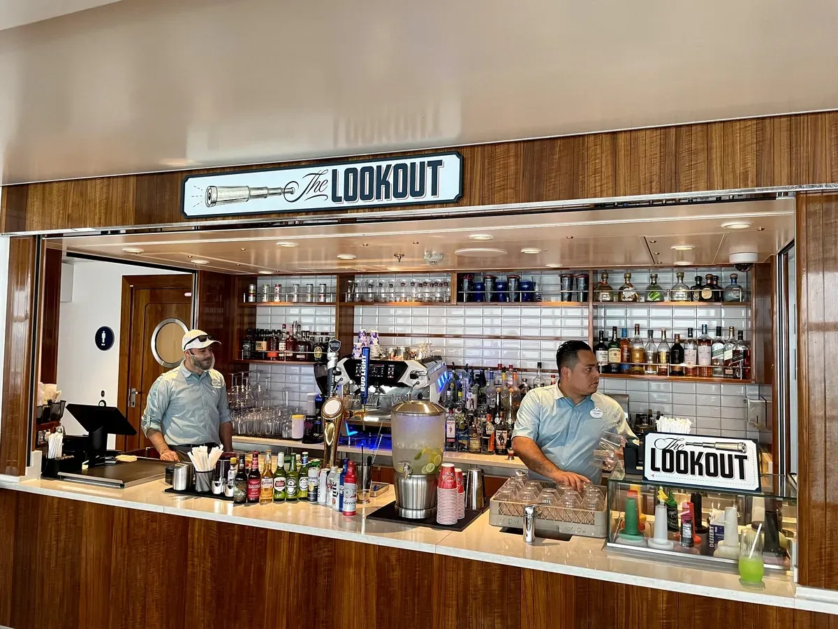 the_lookout_bar_dcl_disney_cruise_line_639ebd511d.webp
